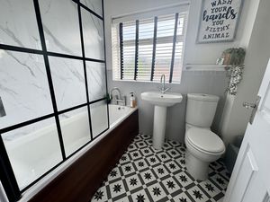 Family Bathroom- click for photo gallery